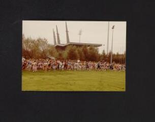 290 vues Sport, équipements sportifs. - Stadium, rencontres d'athlétisme, organisation du cross de l'Union nationale du sport scolaire (UNSS, 1984-1985, 1988-2001), 290 vues.